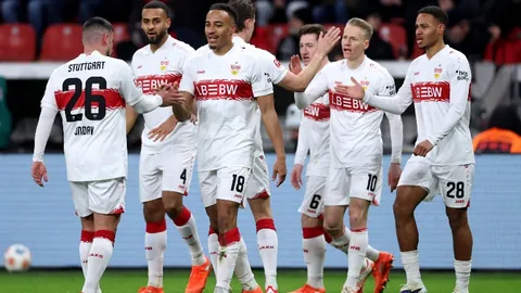 申花主场惊险逆袭，米内罗双响读秒绝杀，亚泰败北，上海申花赛季再创佳绩