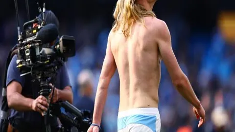 “曼联确认与奥斯梅恩达成冬季转会协议，球员将履行租借合约”